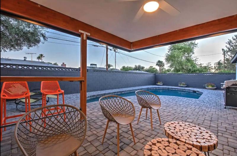Quiet Luxury Estate w/ Heated Pool: Scottsdale image 14