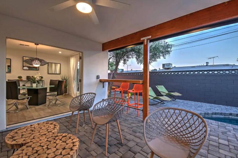 Quiet Luxury Estate w/ Heated Pool: Scottsdale image 21